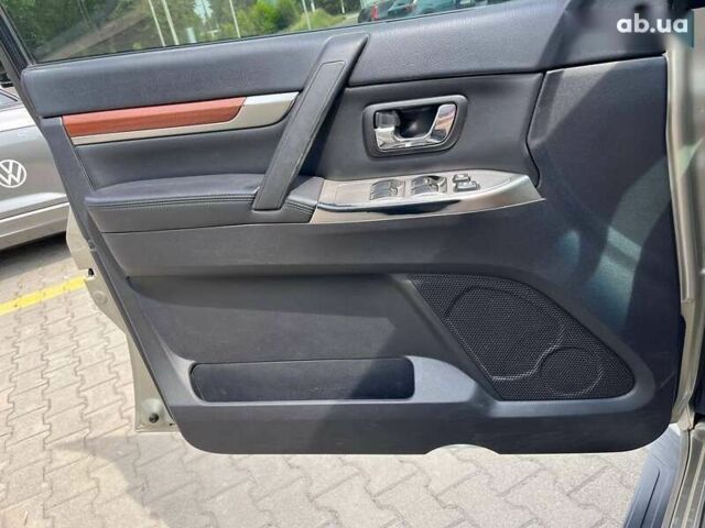 Міцубісі Паджеро, об'ємом двигуна 0 л та пробігом 244 тис. км за 19999 $, фото 10 на Automoto.ua