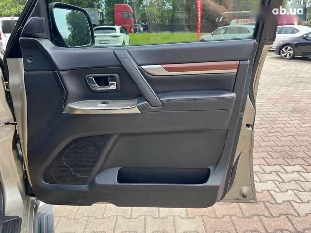 Міцубісі Паджеро, об'ємом двигуна 0 л та пробігом 244 тис. км за 19999 $, фото 24 на Automoto.ua