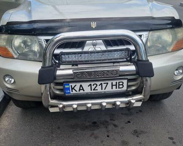 Желтый Мицубиси Паджеро, объемом двигателя 3 л и пробегом 315 тыс. км за 7900 $, фото 11 на Automoto.ua