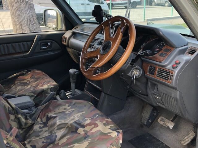 Серый Мицубиси Паджеро, объемом двигателя 2.8 л и пробегом 170 тыс. км за 1800 $, фото 5 на Automoto.ua