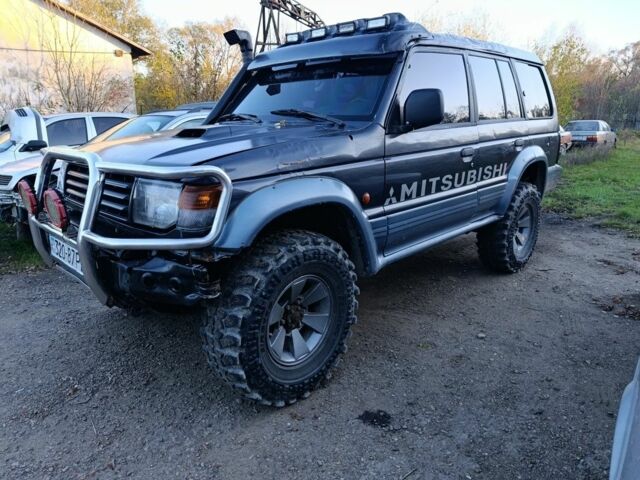 Серый Мицубиси Паджеро, объемом двигателя 2.8 л и пробегом 300 тыс. км за 5200 $, фото 1 на Automoto.ua