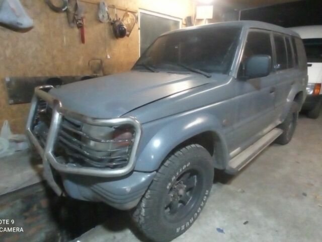 Серый Мицубиси Паджеро, объемом двигателя 3.5 л и пробегом 200 тыс. км за 3200 $, фото 1 на Automoto.ua