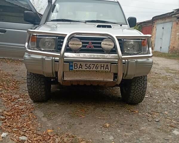 Сірий Міцубісі Паджеро, об'ємом двигуна 2.84 л та пробігом 360 тис. км за 10000 $, фото 4 на Automoto.ua