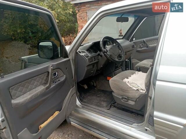 Сірий Міцубісі Паджеро, об'ємом двигуна 2.84 л та пробігом 360 тис. км за 10000 $, фото 5 на Automoto.ua