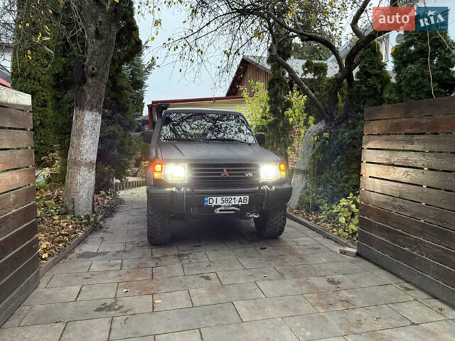 Сірий Міцубісі Паджеро, об'ємом двигуна 3.5 л та пробігом 386 тис. км за 8500 $, фото 1 на Automoto.ua