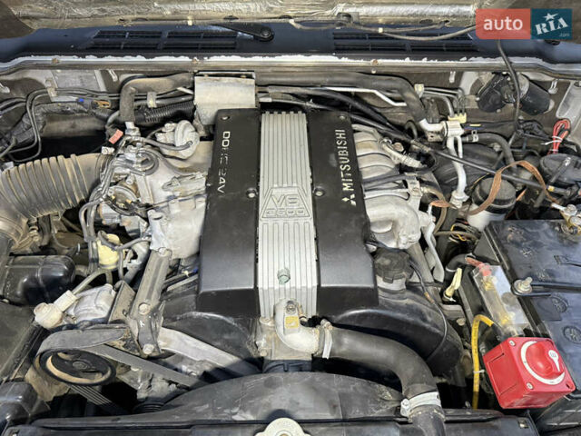 Сірий Міцубісі Паджеро, об'ємом двигуна 3.5 л та пробігом 386 тис. км за 8500 $, фото 38 на Automoto.ua