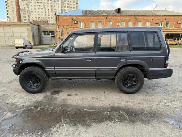 Серый Мицубиси Паджеро, объемом двигателя 2.8 л и пробегом 310 тыс. км за 3000 $, фото 1 на Automoto.ua