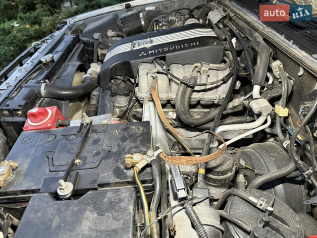 Сірий Міцубісі Паджеро, об'ємом двигуна 3.5 л та пробігом 386 тис. км за 8500 $, фото 43 на Automoto.ua