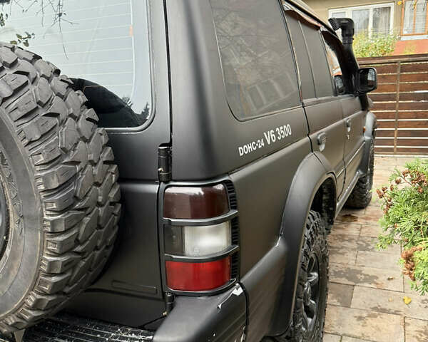 Сірий Міцубісі Паджеро, об'ємом двигуна 3.5 л та пробігом 386 тис. км за 8500 $, фото 5 на Automoto.ua