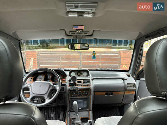 Сірий Міцубісі Паджеро, об'ємом двигуна 3.5 л та пробігом 386 тис. км за 8500 $, фото 23 на Automoto.ua
