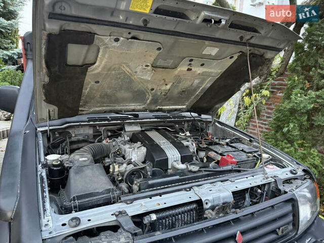 Сірий Міцубісі Паджеро, об'ємом двигуна 3.5 л та пробігом 386 тис. км за 8500 $, фото 40 на Automoto.ua