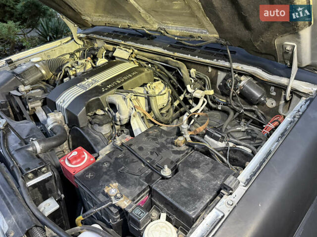 Сірий Міцубісі Паджеро, об'ємом двигуна 3.5 л та пробігом 386 тис. км за 8500 $, фото 37 на Automoto.ua