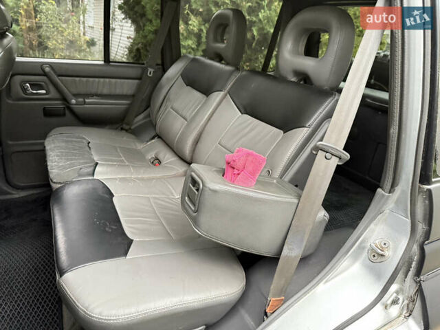 Сірий Міцубісі Паджеро, об'ємом двигуна 3.5 л та пробігом 386 тис. км за 8500 $, фото 21 на Automoto.ua