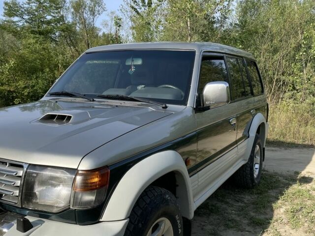 Серый Мицубиси Паджеро, объемом двигателя 2.8 л и пробегом 351 тыс. км за 8500 $, фото 1 на Automoto.ua
