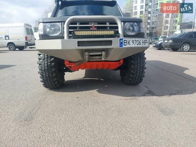 Сірий Міцубісі Паджеро, об'ємом двигуна 3.5 л та пробігом 323 тис. км за 9999 $, фото 15 на Automoto.ua