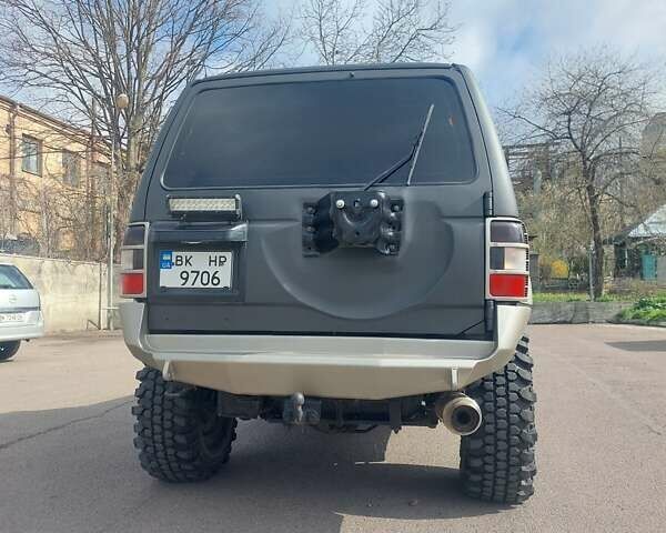 Сірий Міцубісі Паджеро, об'ємом двигуна 3.5 л та пробігом 323 тис. км за 9999 $, фото 3 на Automoto.ua