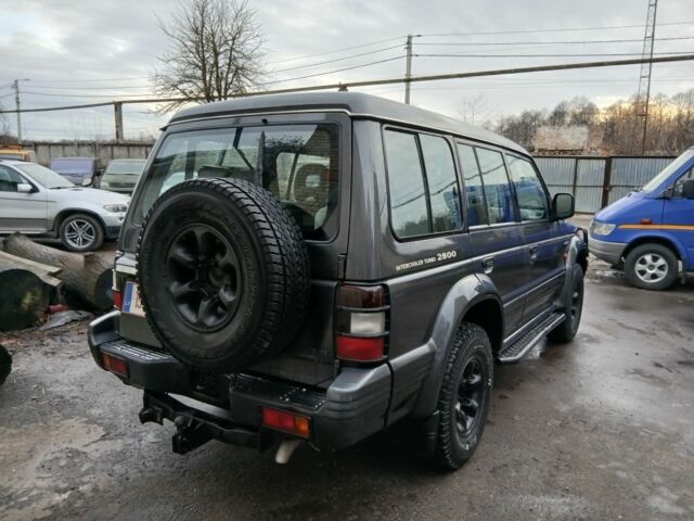 Сірий Міцубісі Паджеро, об'ємом двигуна 2.8 л та пробігом 300 тис. км за 4700 $, фото 3 на Automoto.ua