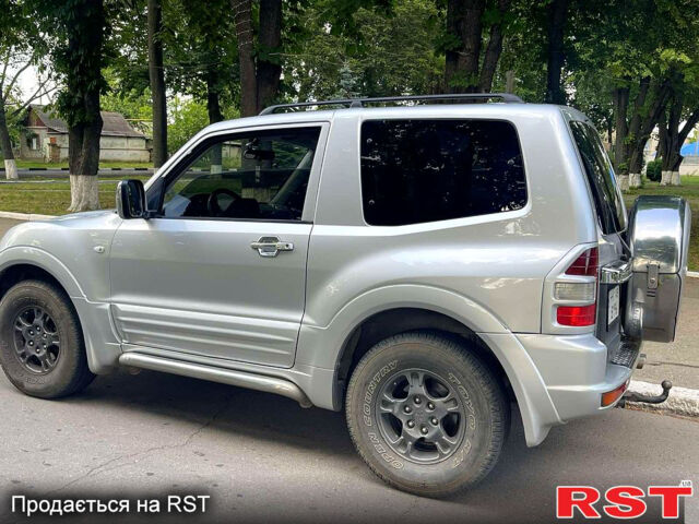 Серый Мицубиси Паджеро, объемом двигателя 3.2 л и пробегом 211 тыс. км за 9900 $, фото 2 на Automoto.ua