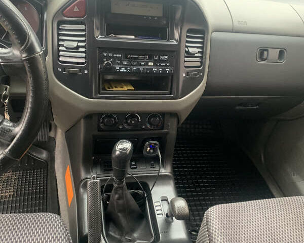 Серый Мицубиси Паджеро, объемом двигателя 3.2 л и пробегом 200 тыс. км за 9500 $, фото 6 на Automoto.ua