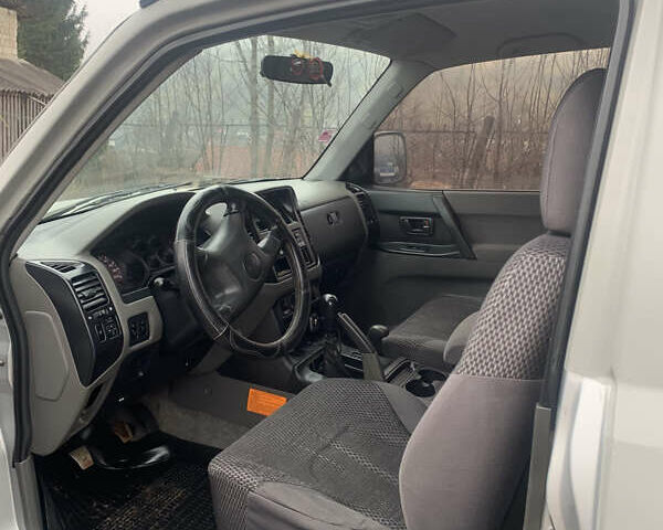 Серый Мицубиси Паджеро, объемом двигателя 3.2 л и пробегом 200 тыс. км за 9500 $, фото 4 на Automoto.ua