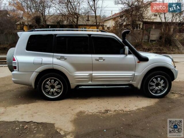 Серый Мицубиси Паджеро, объемом двигателя 3.5 л и пробегом 253 тыс. км за 7500 $, фото 1 на Automoto.ua