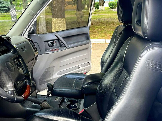 Серый Мицубиси Паджеро, объемом двигателя 3.2 л и пробегом 211 тыс. км за 9900 $, фото 4 на Automoto.ua