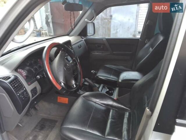 Серый Мицубиси Паджеро, объемом двигателя 3.5 л и пробегом 253 тыс. км за 7500 $, фото 5 на Automoto.ua