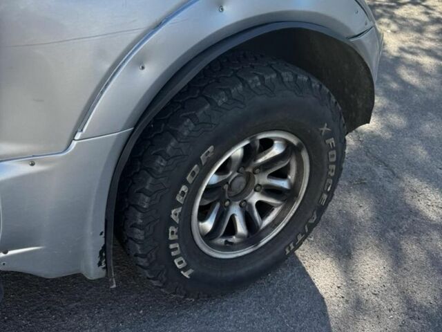 Серый Мицубиси Паджеро, объемом двигателя 3.2 л и пробегом 200 тыс. км за 3900 $, фото 4 на Automoto.ua