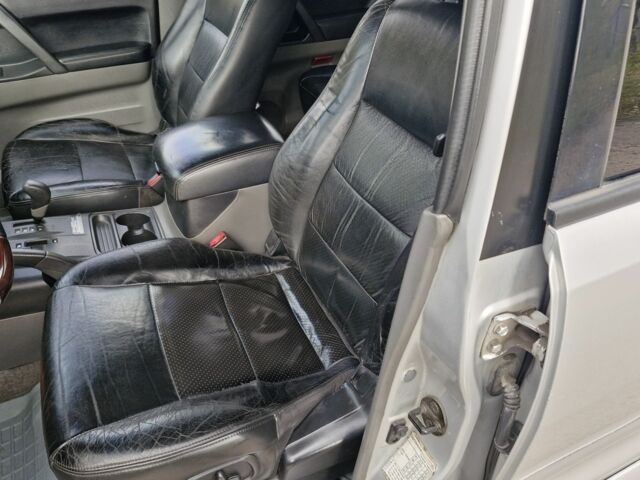 Сірий Міцубісі Паджеро, об'ємом двигуна 3.5 л та пробігом 262 тис. км за 6000 $, фото 10 на Automoto.ua