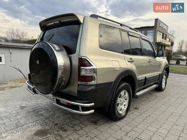 Серый Мицубиси Паджеро, объемом двигателя 3.5 л и пробегом 250 тыс. км за 6800 $, фото 2 на Automoto.ua