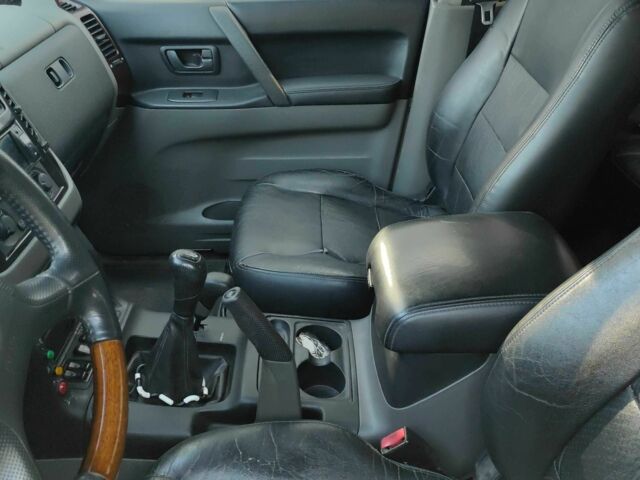 Сірий Міцубісі Паджеро, об'ємом двигуна 3.2 л та пробігом 320 тис. км за 4500 $, фото 2 на Automoto.ua