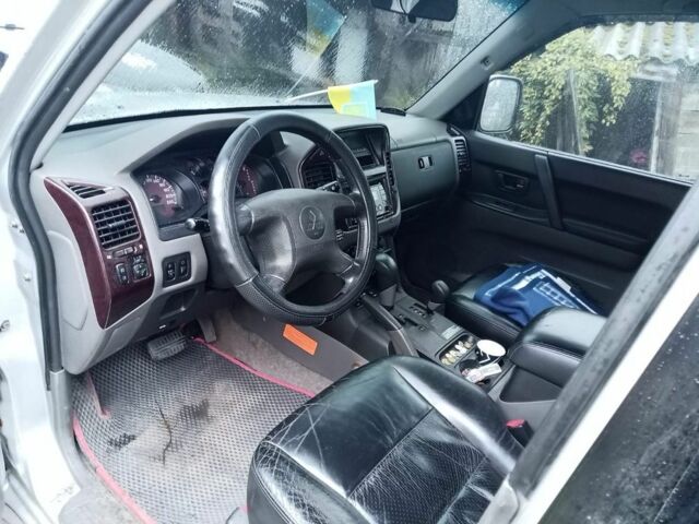 Сірий Міцубісі Паджеро, об'ємом двигуна 3.5 л та пробігом 400 тис. км за 6800 $, фото 4 на Automoto.ua