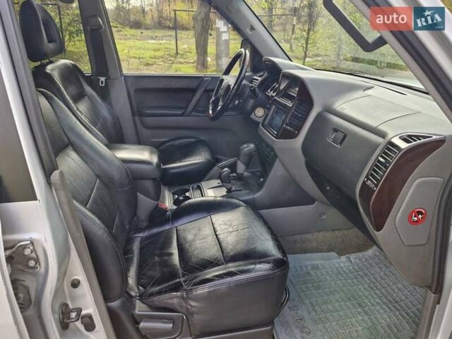 Сірий Міцубісі Паджеро, об'ємом двигуна 3.5 л та пробігом 266 тис. км за 6000 $, фото 18 на Automoto.ua