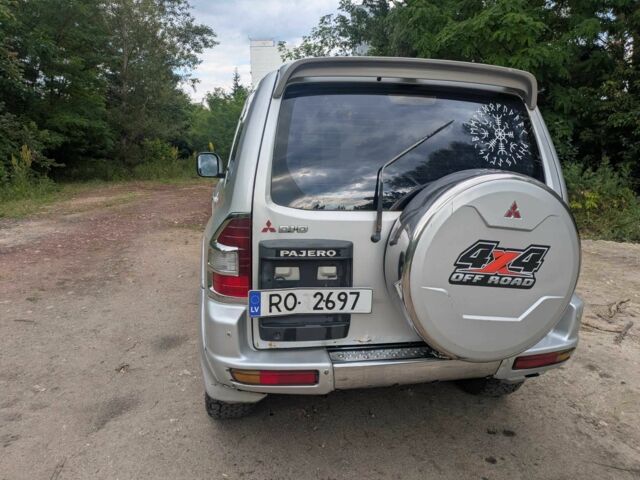 Сірий Міцубісі Паджеро, об'ємом двигуна 3.2 л та пробігом 398 тис. км за 2000 $, фото 11 на Automoto.ua