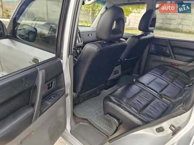Сірий Міцубісі Паджеро, об'ємом двигуна 3.5 л та пробігом 266 тис. км за 6000 $, фото 11 на Automoto.ua