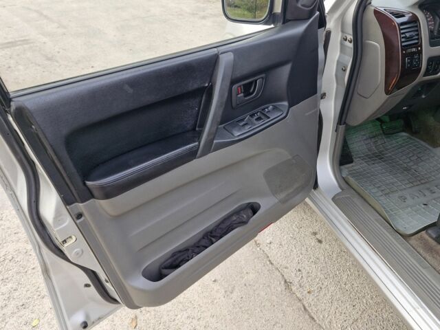 Сірий Міцубісі Паджеро, об'ємом двигуна 3.5 л та пробігом 262 тис. км за 6000 $, фото 9 на Automoto.ua