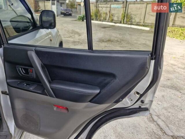 Сірий Міцубісі Паджеро, об'ємом двигуна 3.5 л та пробігом 266 тис. км за 6000 $, фото 14 на Automoto.ua