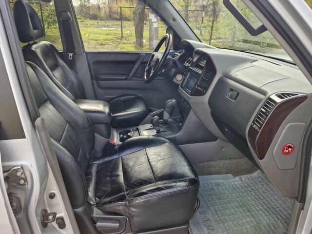 Сірий Міцубісі Паджеро, об'ємом двигуна 3.5 л та пробігом 262 тис. км за 6000 $, фото 18 на Automoto.ua