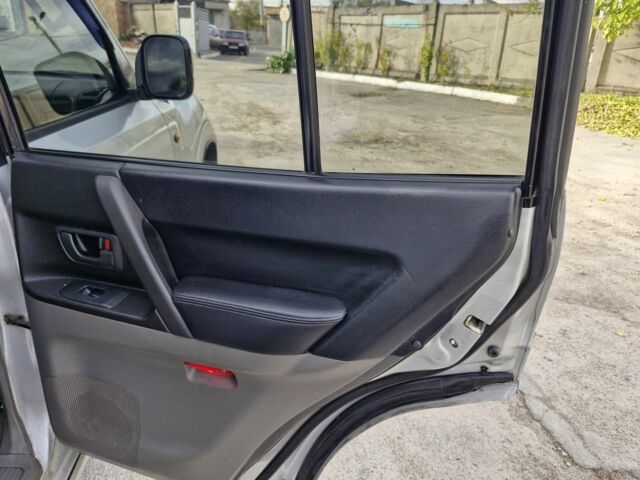 Сірий Міцубісі Паджеро, об'ємом двигуна 3.5 л та пробігом 262 тис. км за 6000 $, фото 15 на Automoto.ua