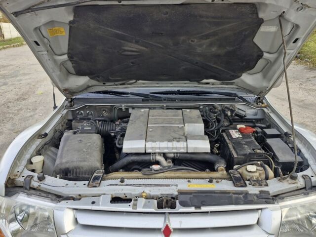 Сірий Міцубісі Паджеро, об'ємом двигуна 3.5 л та пробігом 262 тис. км за 6000 $, фото 19 на Automoto.ua