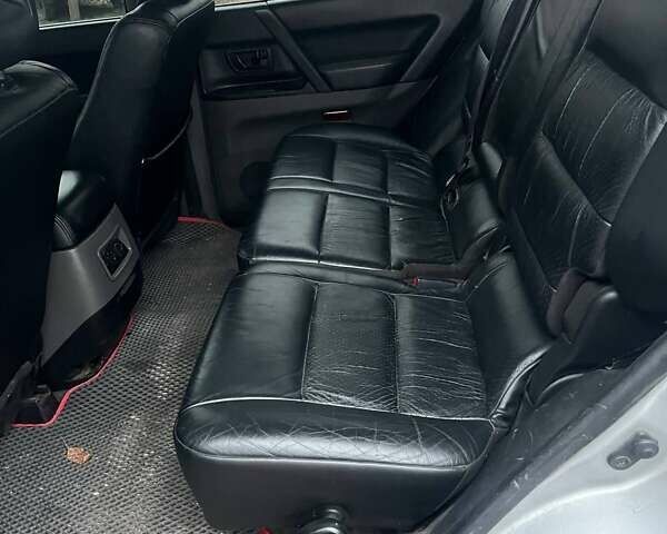 Сірий Міцубісі Паджеро, об'ємом двигуна 3.5 л та пробігом 318 тис. км за 5999 $, фото 2 на Automoto.ua