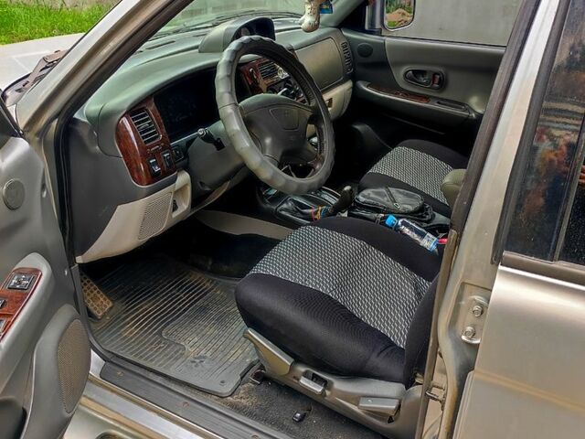 Серый Мицубиси Паджеро, объемом двигателя 3 л и пробегом 327 тыс. км за 7000 $, фото 2 на Automoto.ua