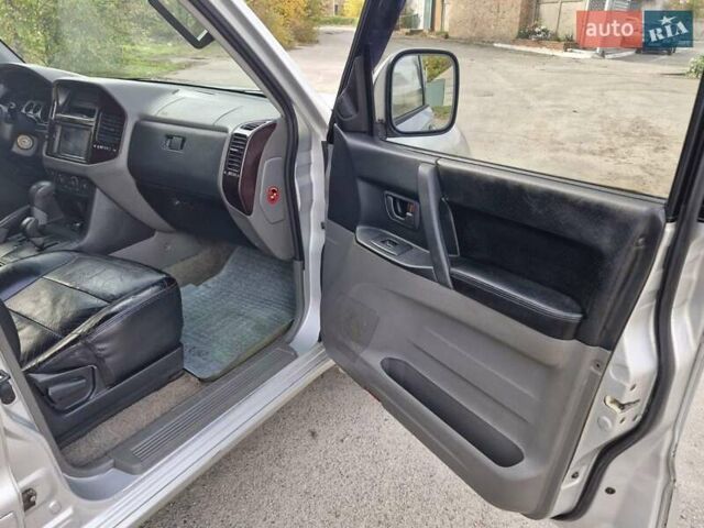 Сірий Міцубісі Паджеро, об'ємом двигуна 3.5 л та пробігом 266 тис. км за 6000 $, фото 17 на Automoto.ua