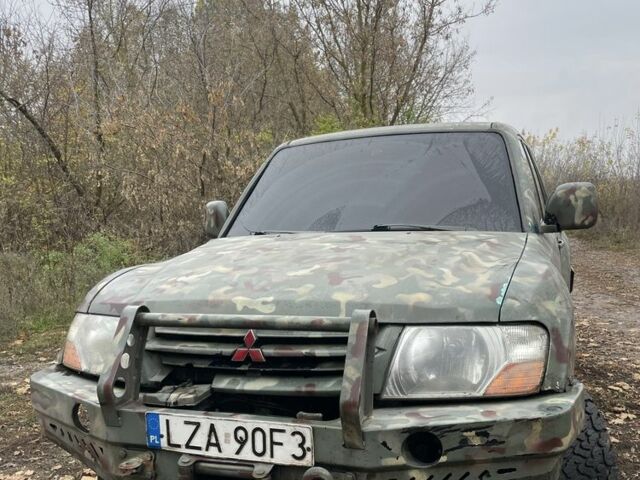 Серый Мицубиси Паджеро, объемом двигателя 3.2 л и пробегом 250 тыс. км за 4000 $, фото 1 на Automoto.ua