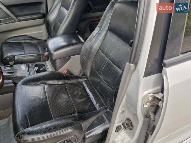 Сірий Міцубісі Паджеро, об'ємом двигуна 3.5 л та пробігом 266 тис. км за 6000 $, фото 10 на Automoto.ua