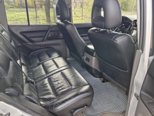 Сірий Міцубісі Паджеро, об'ємом двигуна 3.5 л та пробігом 262 тис. км за 6000 $, фото 14 на Automoto.ua