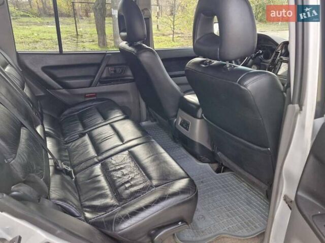 Сірий Міцубісі Паджеро, об'ємом двигуна 3.5 л та пробігом 266 тис. км за 6000 $, фото 15 на Automoto.ua