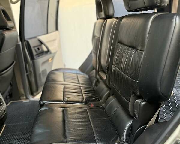 Серый Мицубиси Паджеро, объемом двигателя 3.5 л и пробегом 250 тыс. км за 6800 $, фото 4 на Automoto.ua
