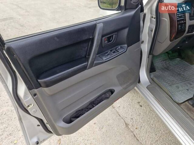 Сірий Міцубісі Паджеро, об'ємом двигуна 3.5 л та пробігом 266 тис. км за 6000 $, фото 4 на Automoto.ua