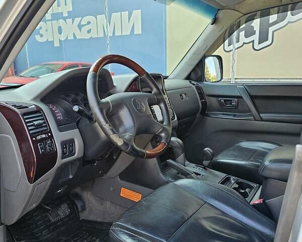 Серый Мицубиси Паджеро, объемом двигателя 3.5 л и пробегом 200 тыс. км за 4490 $, фото 21 на Automoto.ua
